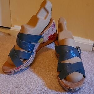 BOC Sandals Floral Size 8